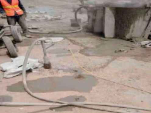 潜山水泥混凝土路面板底注浆技术 路面脱空注浆整治方案